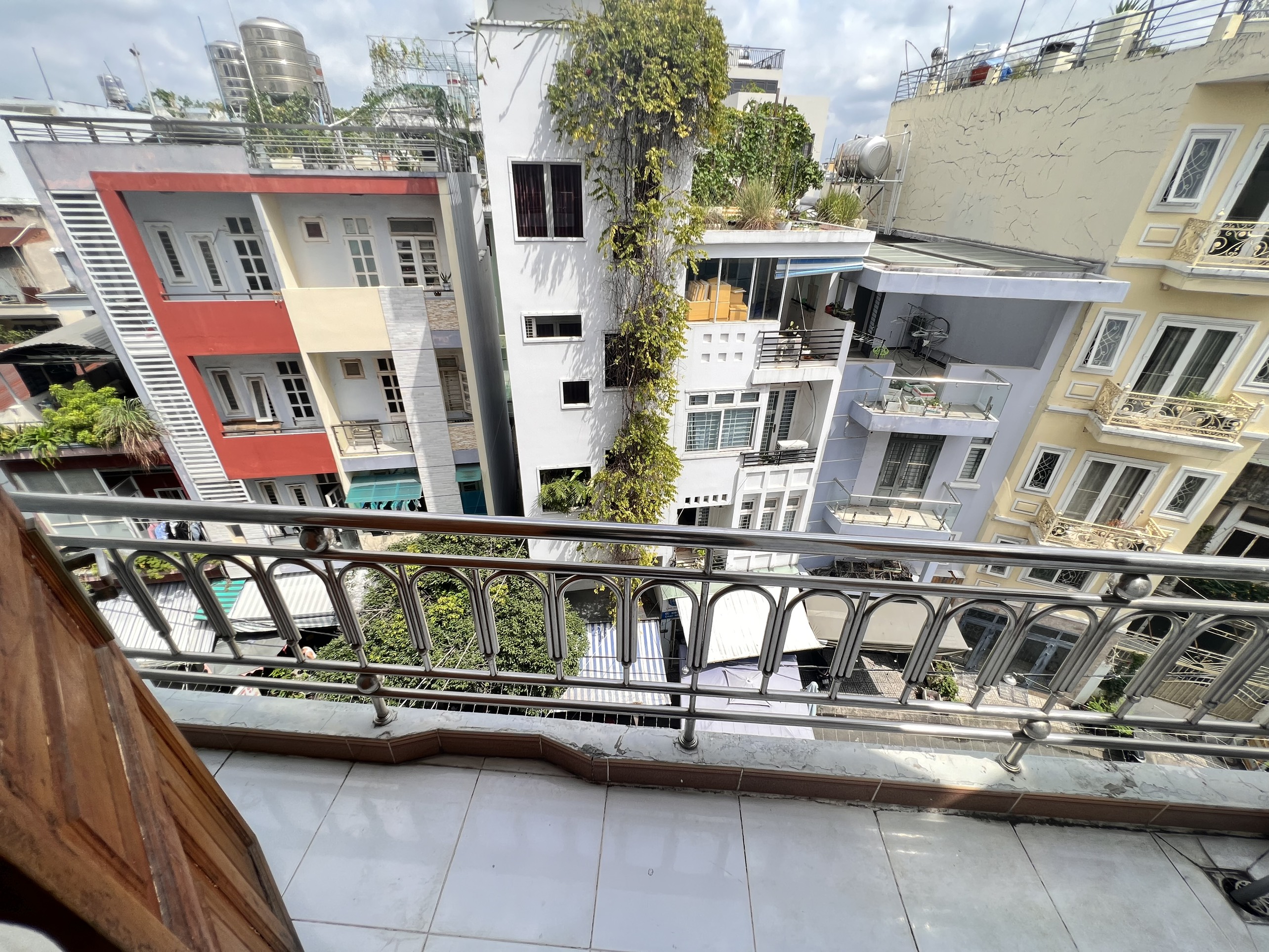 TÒA NHÀ 656/40 CÁCH MẠNG THÁNG TÁM P.11 QUẬN 3